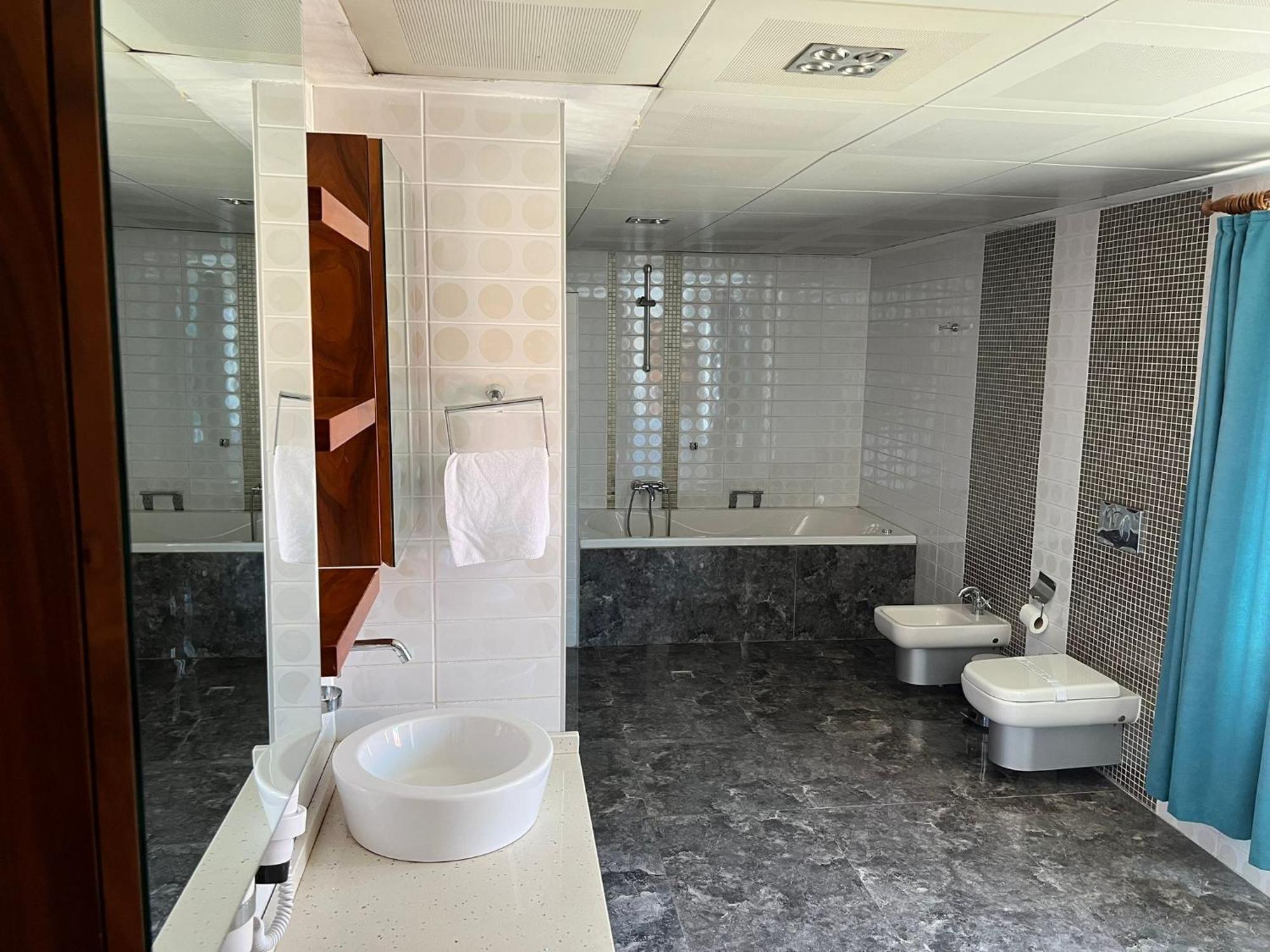 טראבזון Ferah Suites Hotel מראה חיצוני תמונה